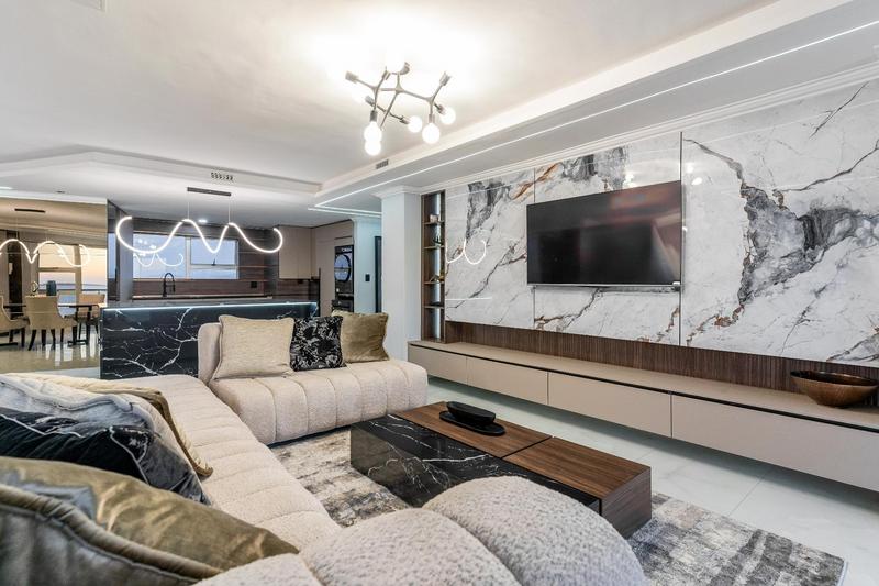 4 Bedroom Property for Sale in Bloubergstrand Western Cape